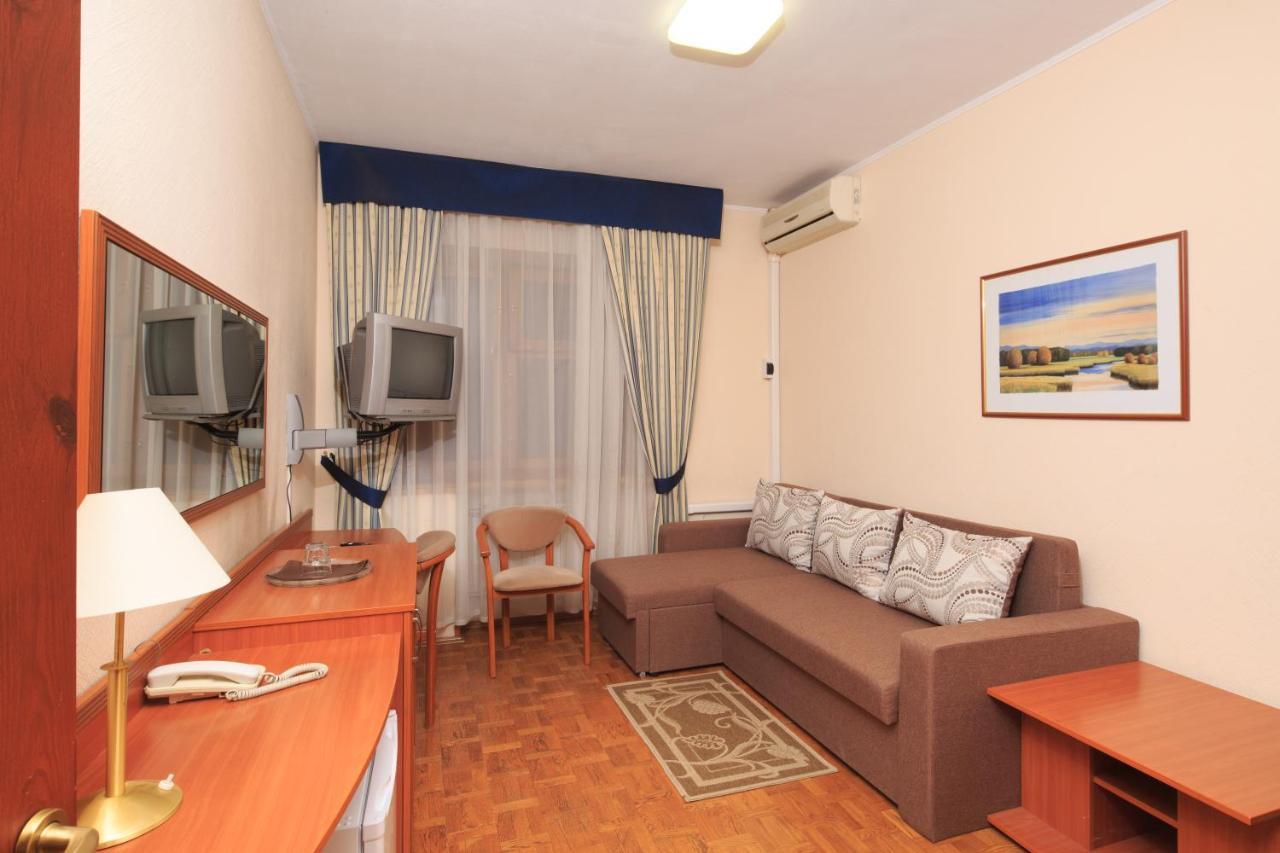 Hotel Zhayvir Kiew Exterior foto