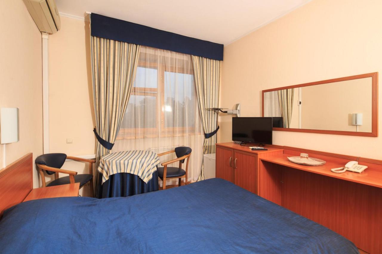 Hotel Zhayvir Kiew Exterior foto
